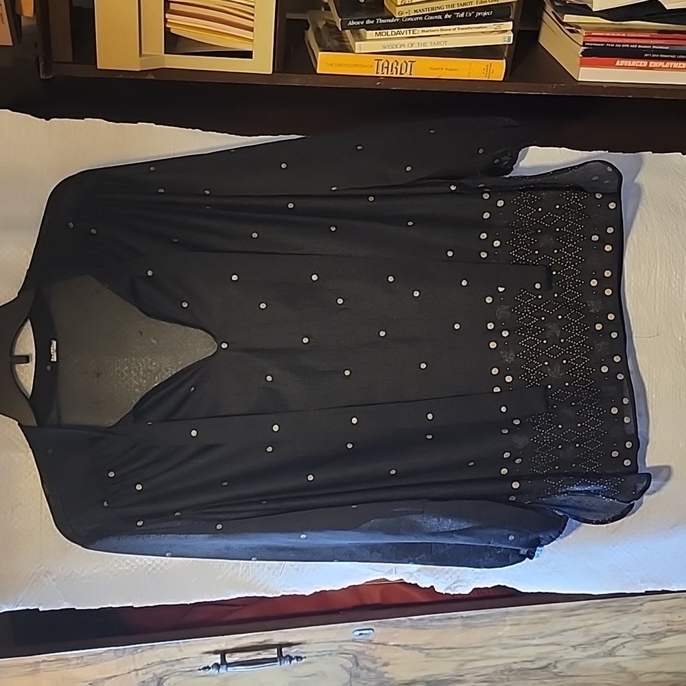 Sheer medium top